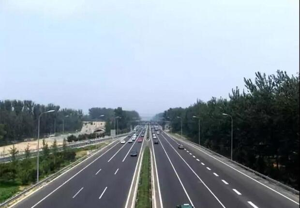 间断性才淄门的操作，能让我们在行驶时省油吗？
